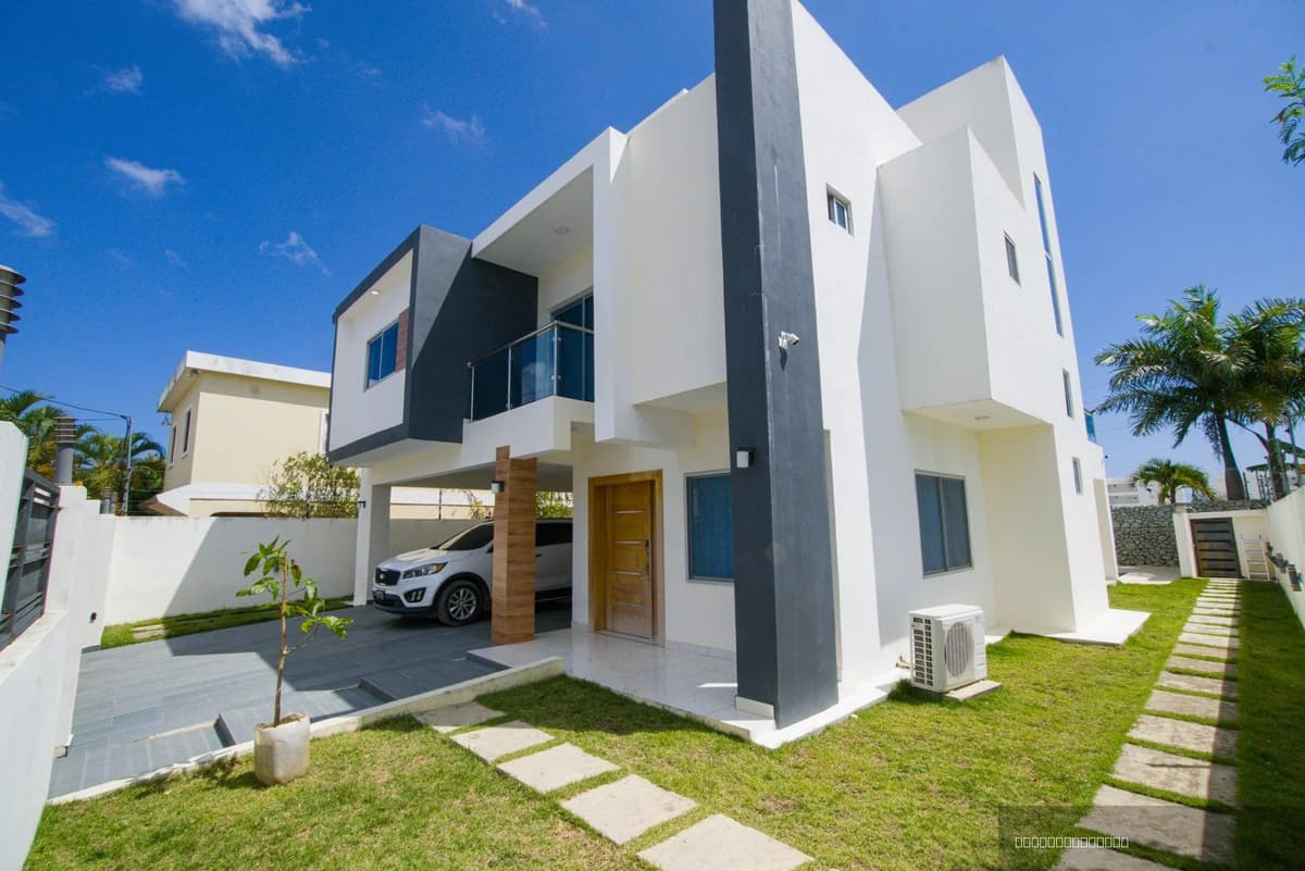 4-Bedroom Home in Laguna del Higuero, Sosúa - Image 5