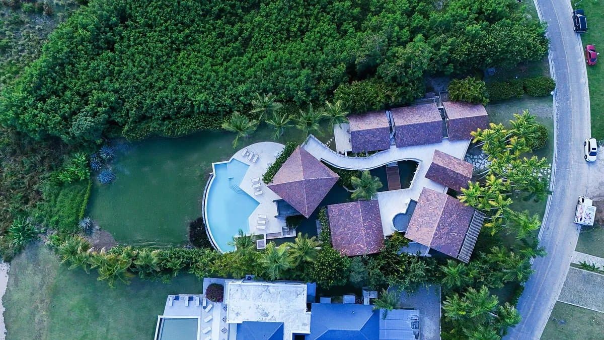 Architectural 8-Bedroom Villa in Cap Cana with Golf Views in Las Palmas - Image 3