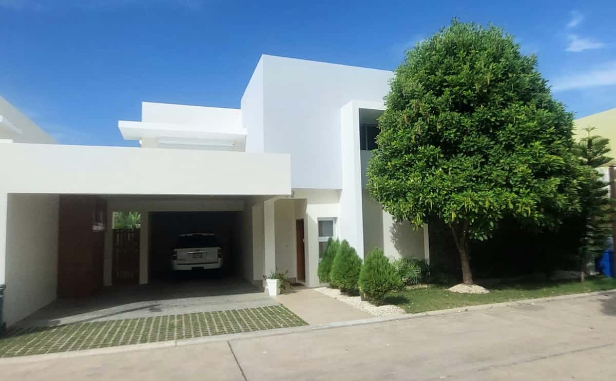 San Juan Lakes spacious 3 BR villa, fully furnished, in centric location – Downtown