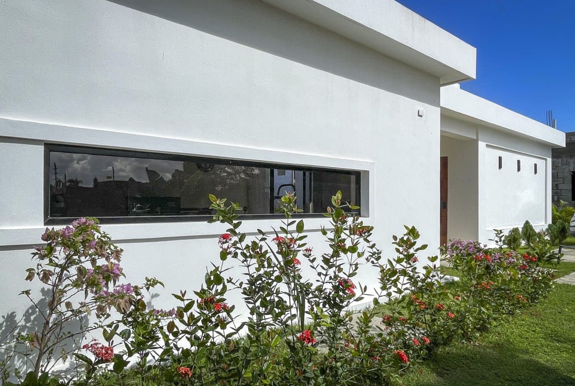 Sleek 3 Bedroom Villa In SOV, For Sale - Image 2
