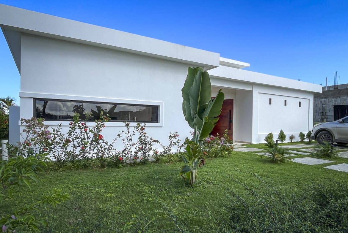 Sleek 3 Bedroom Villa In SOV, For Sale - Image 3