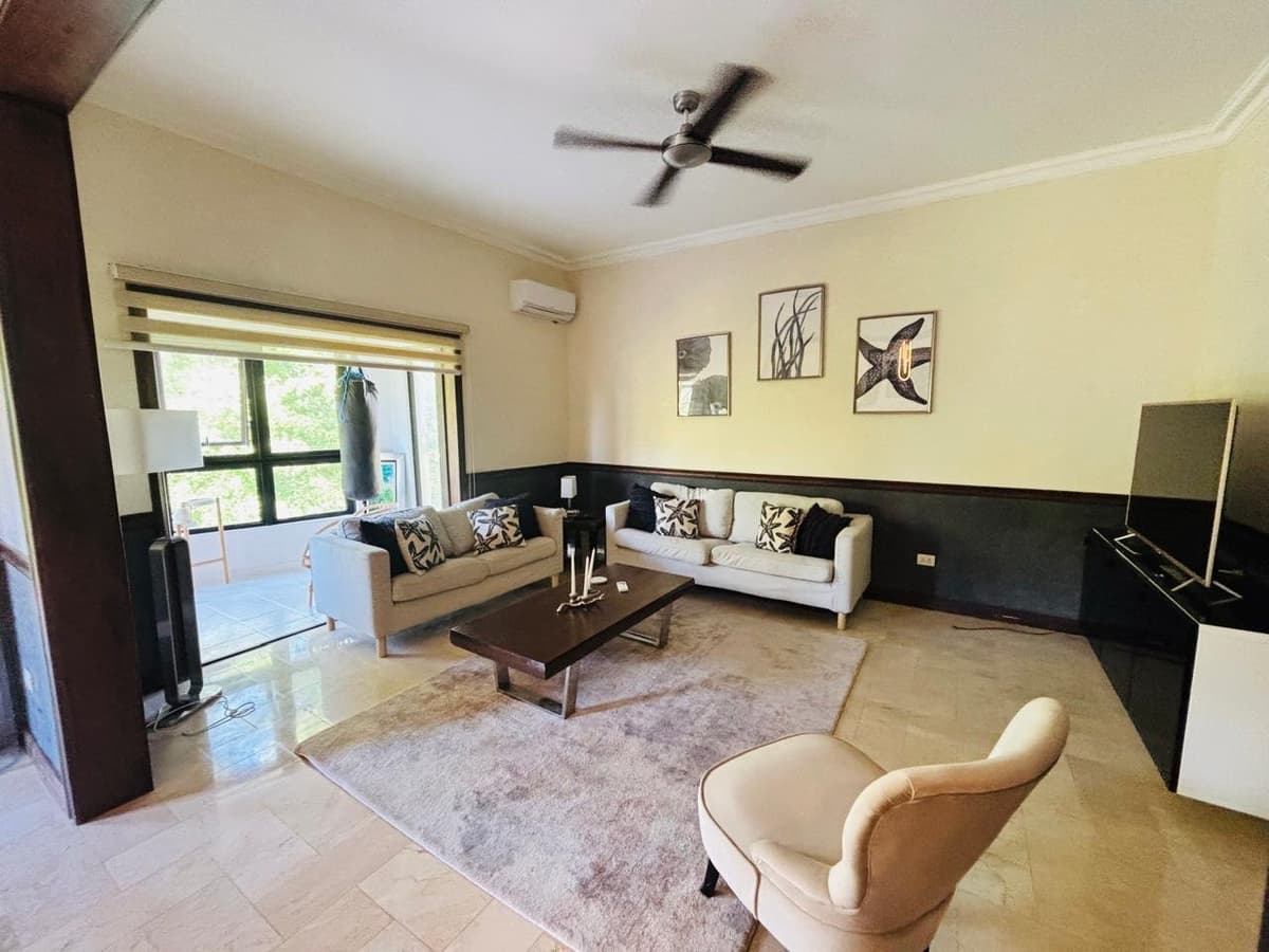 Spacious fully renovated 2 BR penthouse just 1 minute from the beach – White Sands - Image 4