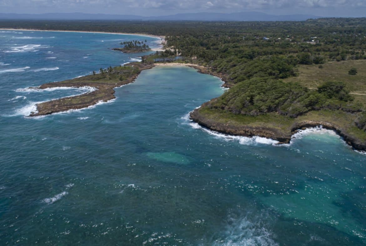 Luxurious Oceanfront Development Property with Marina Potential For Sale