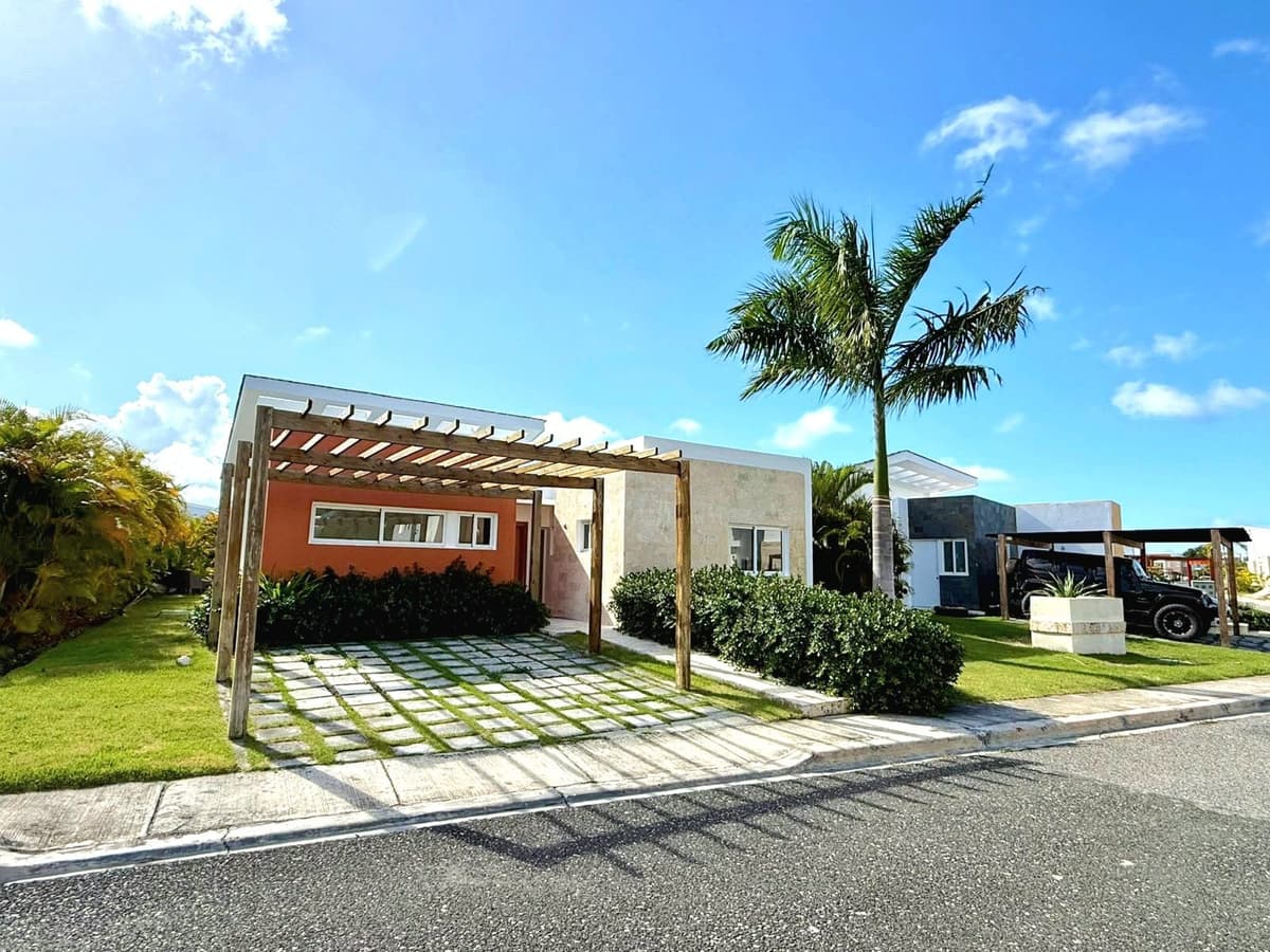 Oasis del lago modern one level 3 BR villa with maids quarter - Vista Cana - Image 1
