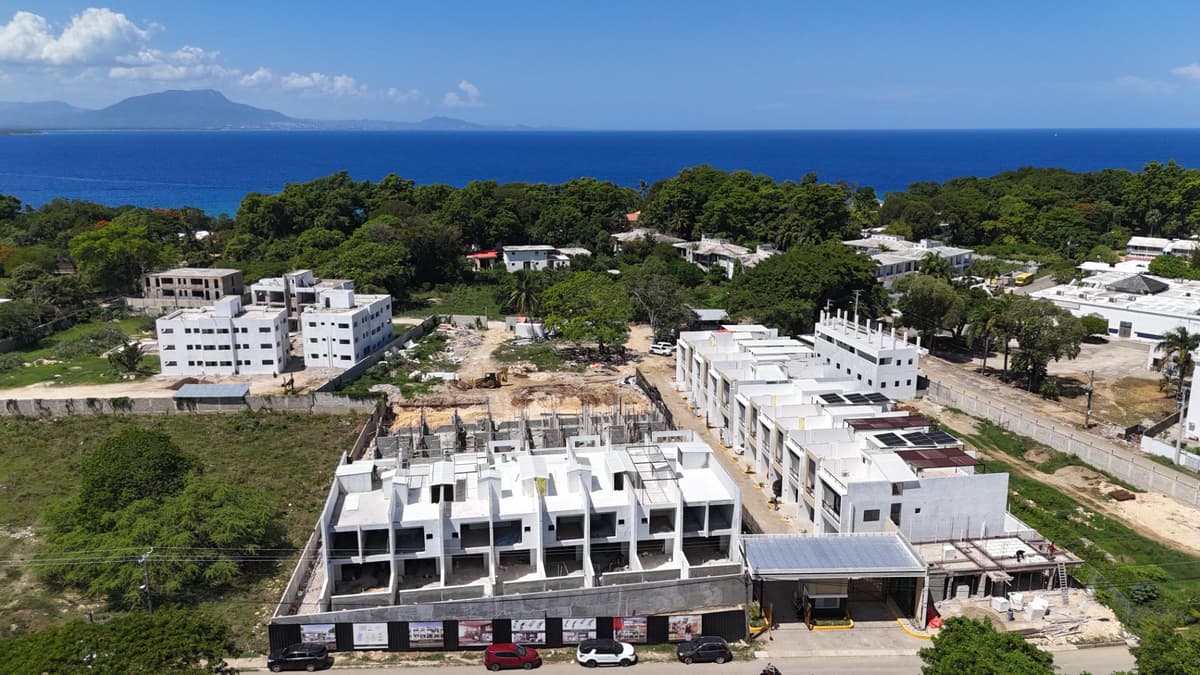 ¡OPORTUNIDAD ÚNICA – VILLA SEMI-TERMINADA EN PLAYA CHIQUITA! - Image 5