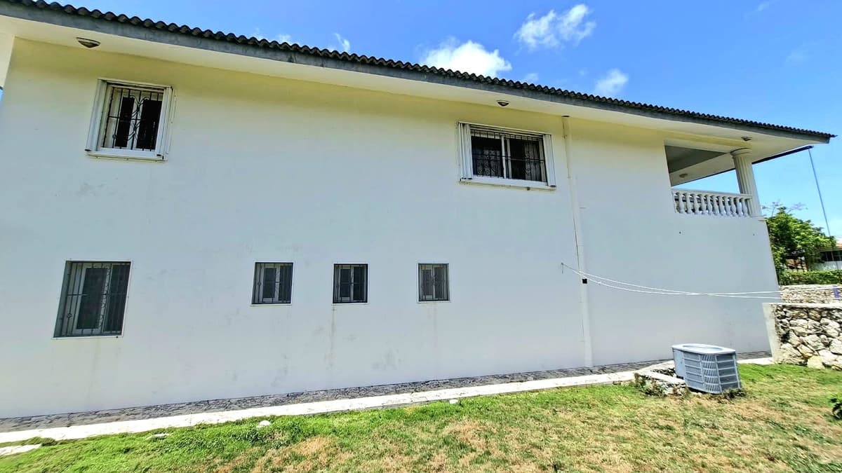 Spacious villa with 5 separate apartments, great for bigger families or good rental potential – El Ejecutivo - Image 4