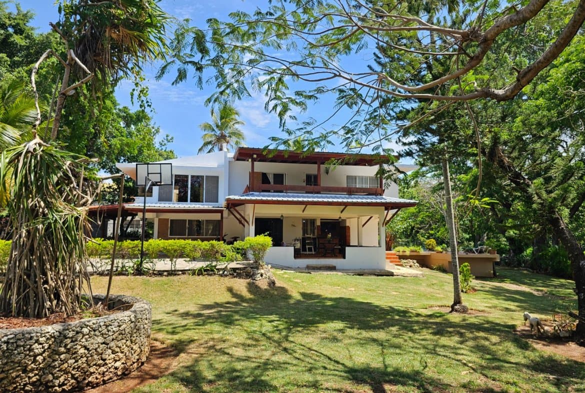 Unique 4BR Sosúa Villa + Extra Building Lot – Perfect Investment Opportunity
