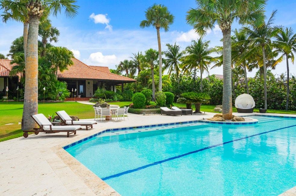 Luxury Oceanfront Villa for Sale in the Dominican Republic - Image 2
