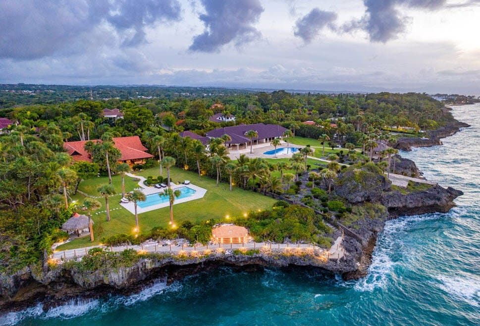 Luxury Oceanfront Villa for Sale in the Dominican Republic - Image 4