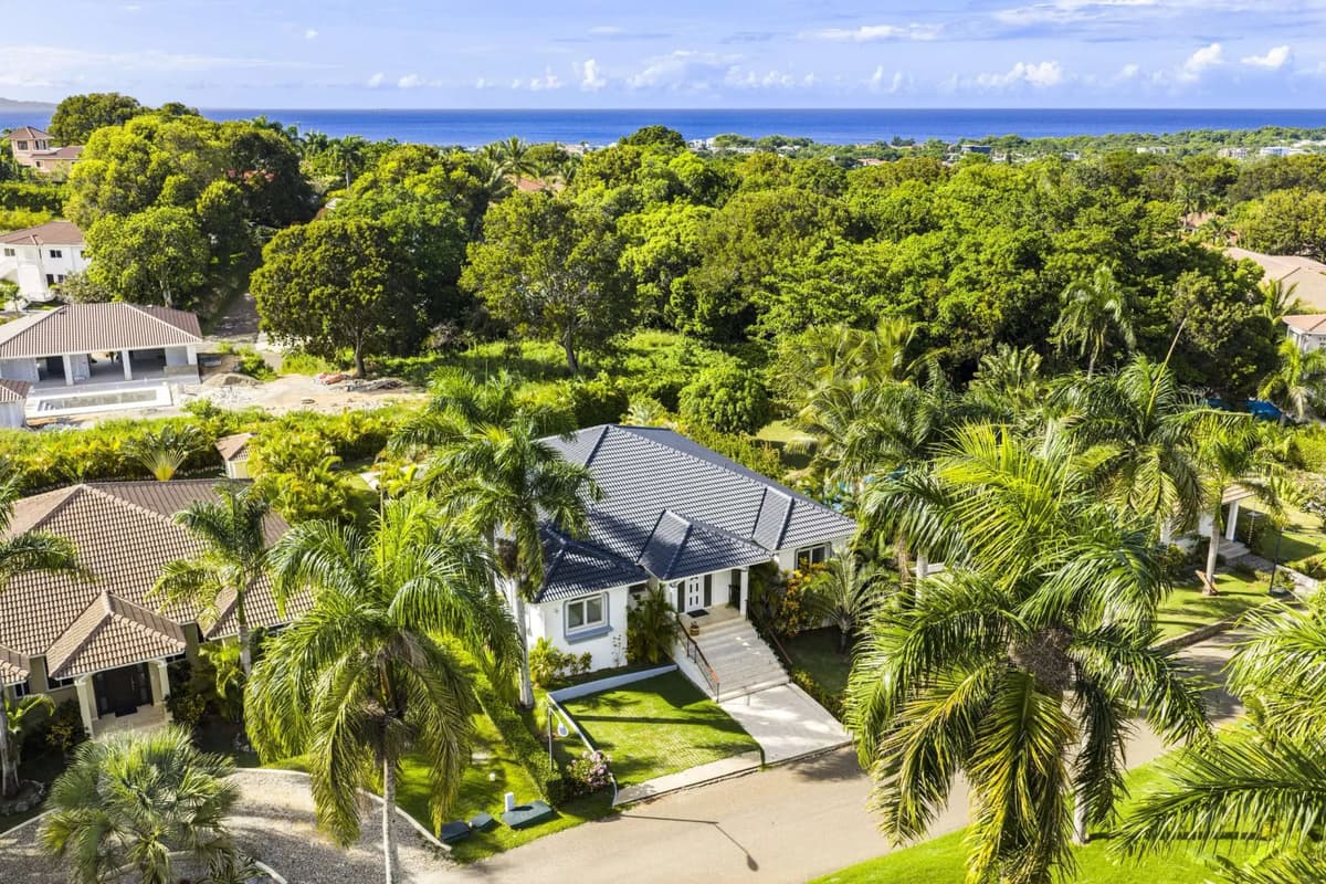 Beautifully Furnished 4-Bedroom Villa with Private Pool for Sale - Image 3