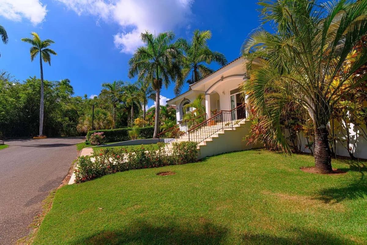 Beautifully Furnished 4-Bedroom Villa with Private Pool for Sale - Image 4