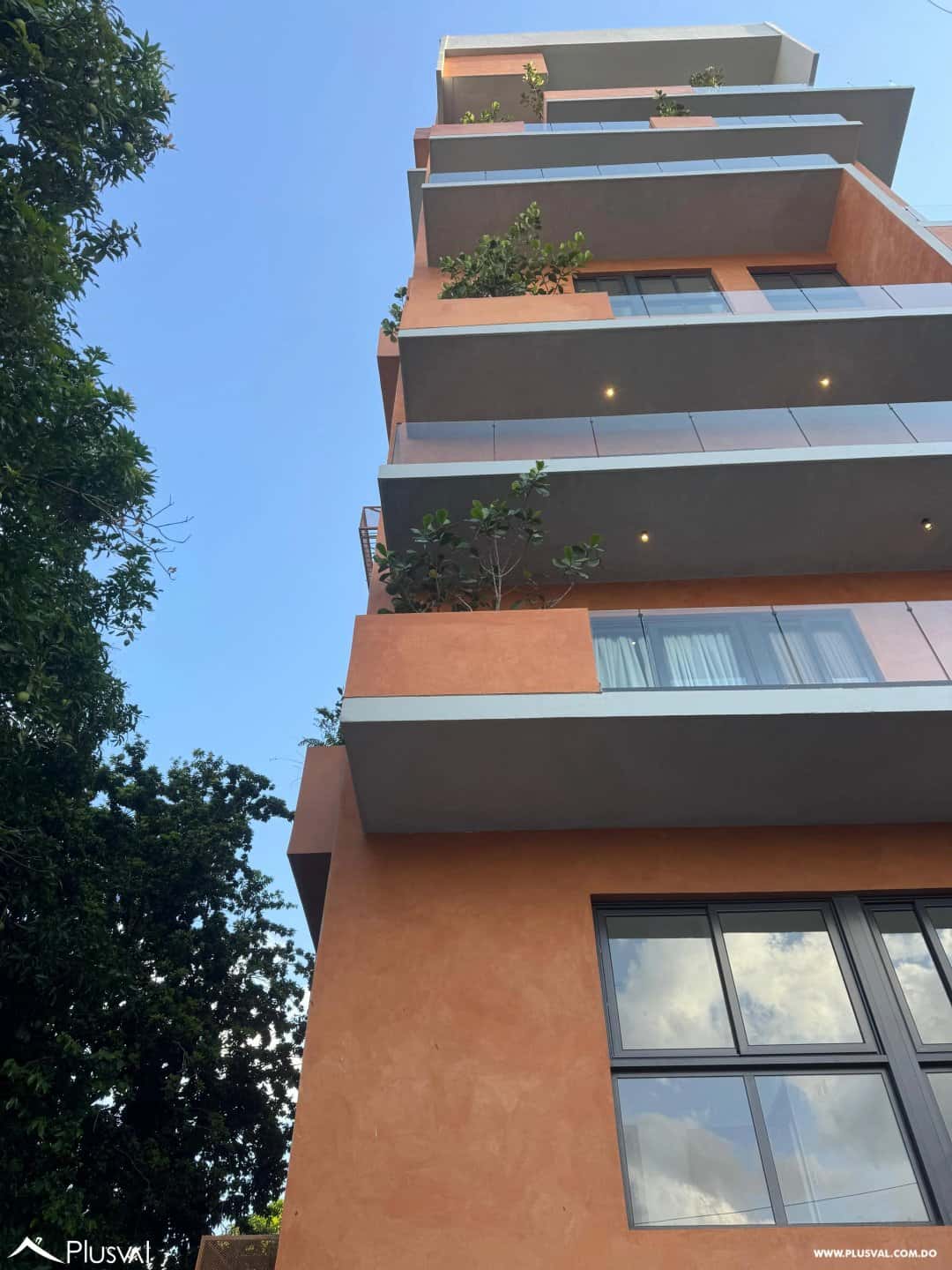 Apartamento de 2 habitaciones en alquiler en el exclusivo sector La Esmeralda.