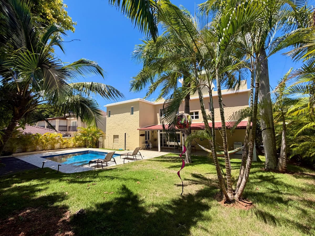Spacious 4-Bedroom Villa with Ocean Views - Image 3