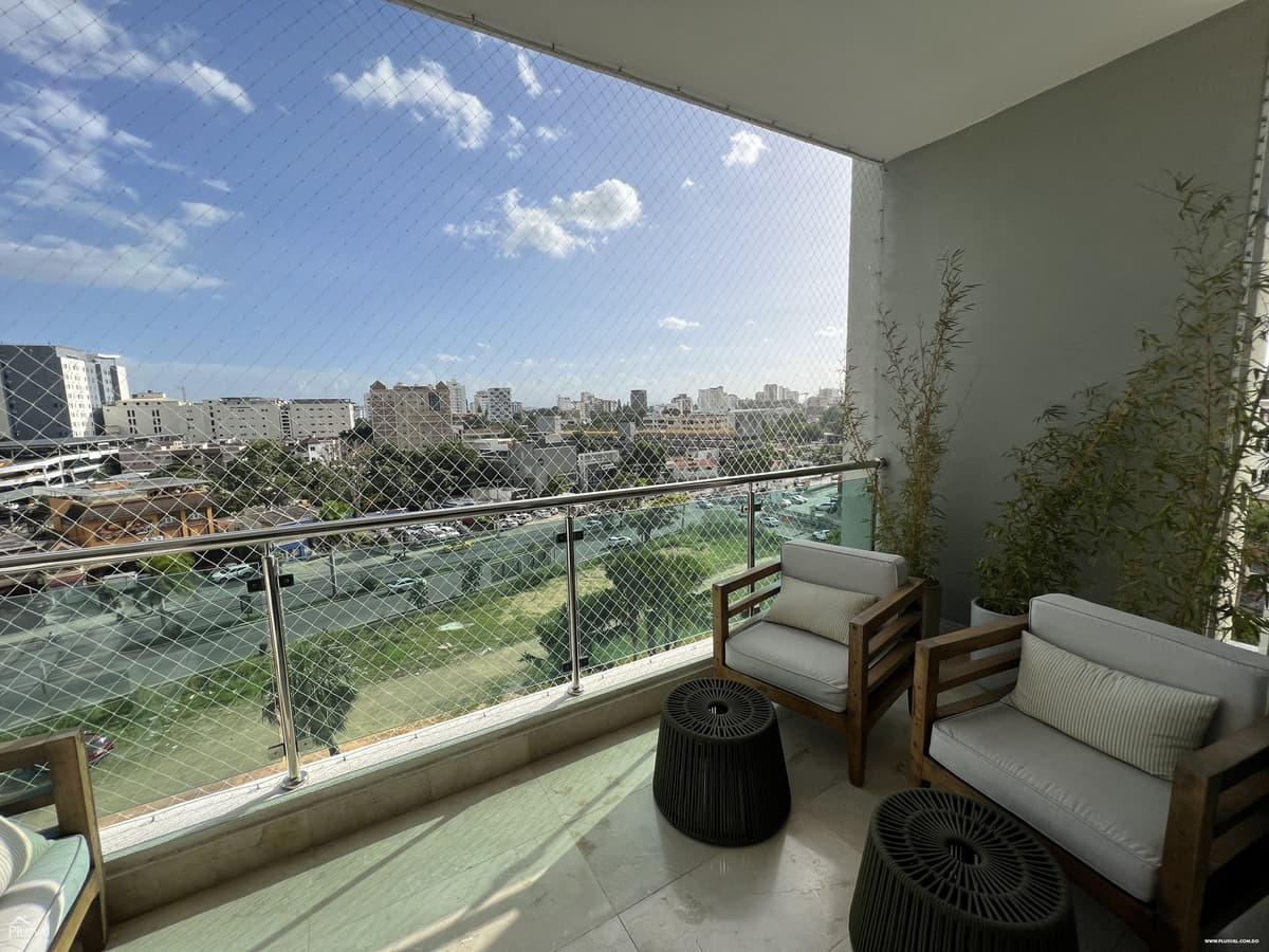 Impresionante y Amplio Apartamento en Venta en Zona Exclusiva de Santiago. - Image 4