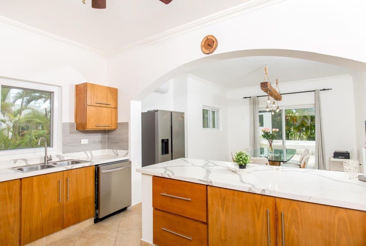 Luxurious 4 BR golf villa with spacious yard, fully furnished and move-in ready - Cocotal Golf and Country Club - Image 5