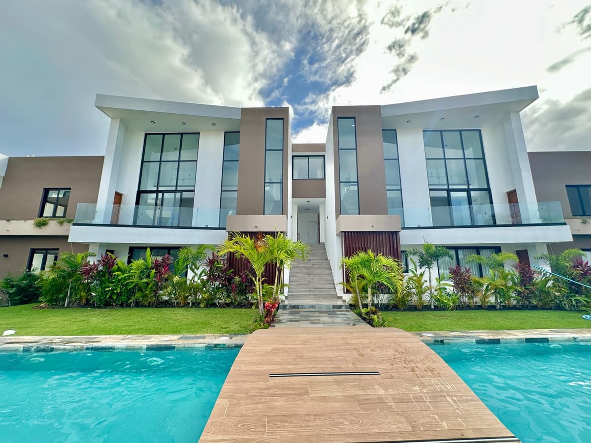 Cayena Residence - Encuentro Beach Penthouse For Sale - Image 1