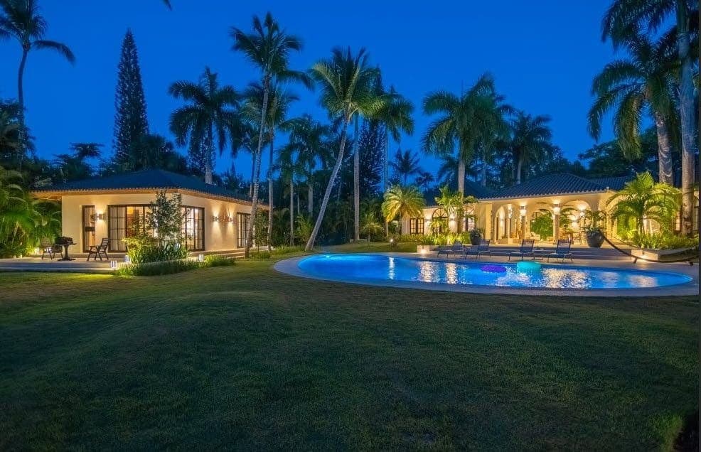 Villa Sunset for Sale | Modern Sea Horse Ranch Estate - Image 2