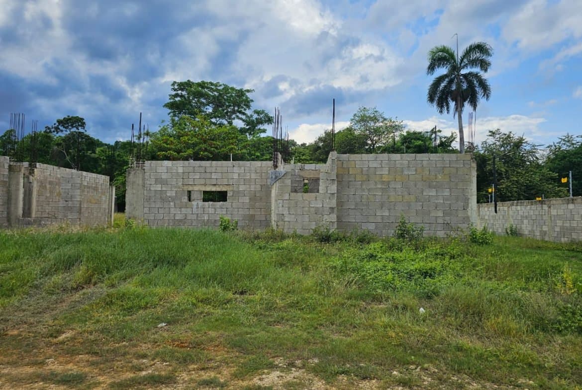 993 m² Development Lot in Sosúa – Construction Started Near Casa Linda - Image 2