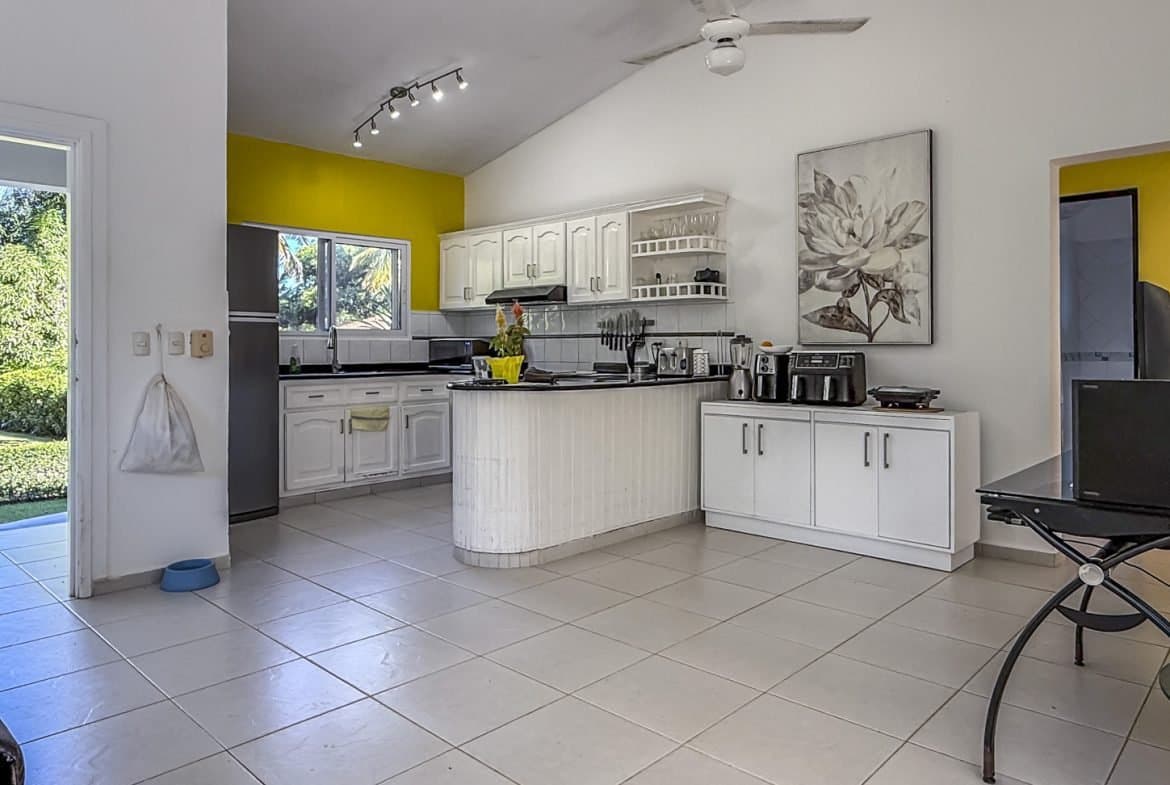Tropical Oasis For Sale: Upgraded Colibri Villa with Private Garden & Waterfall - Image 3