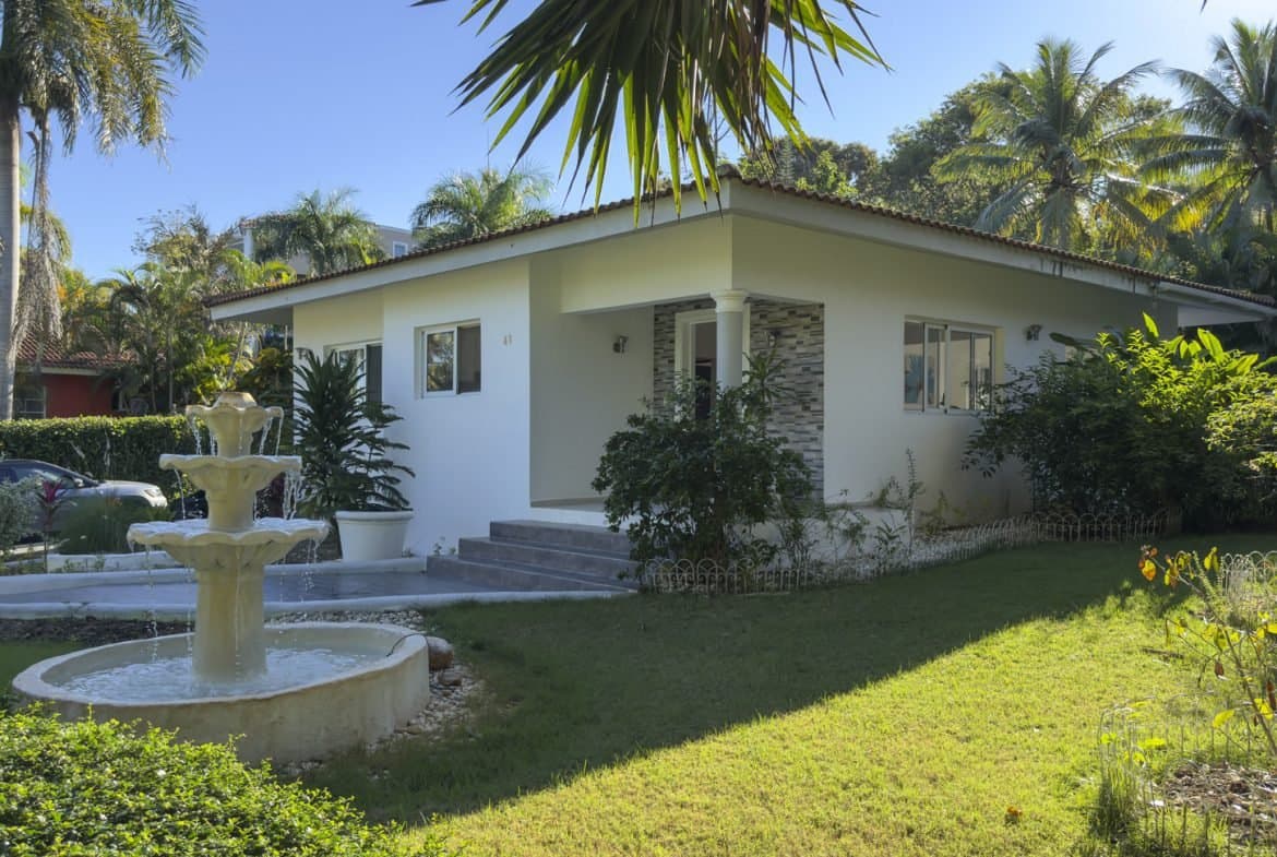 Tropical Oasis For Sale: Upgraded Colibri Villa with Private Garden & Waterfall - Image 2