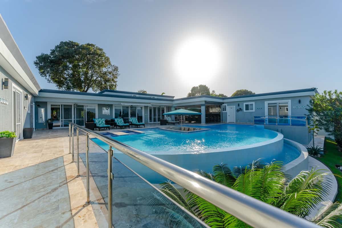 Beautiful 5 BR Luxury Villa For Sale Casa Linda