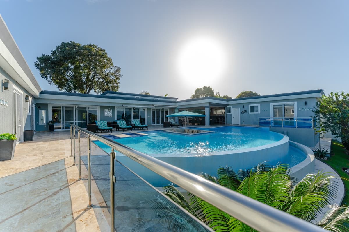 Beautiful 5 BR Luxury Villa For Sale Casa Linda