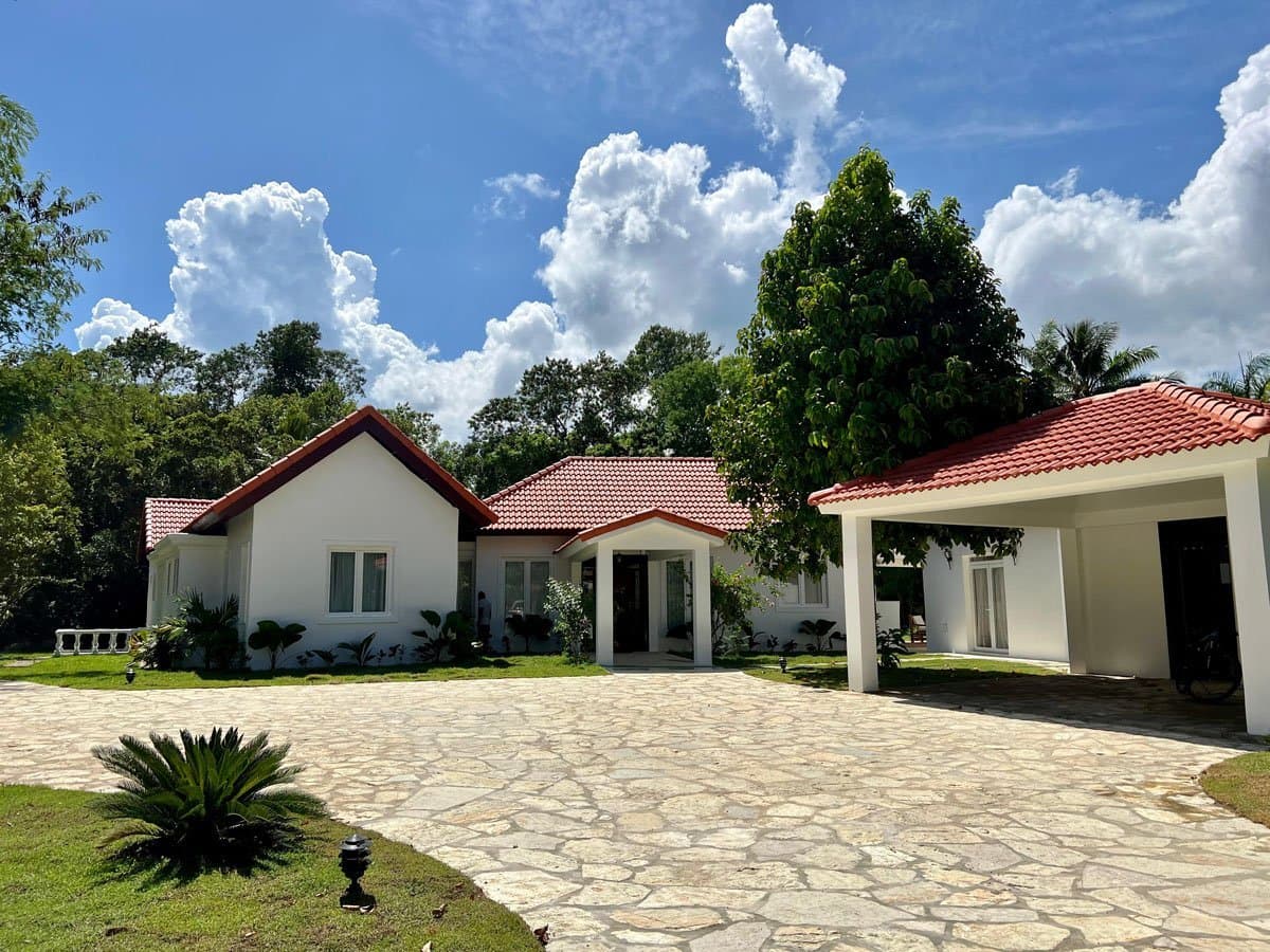 Villa Magnolia ā Beautiful Tropical Villa with Guest House at Sea Horse Ranch - Image 2