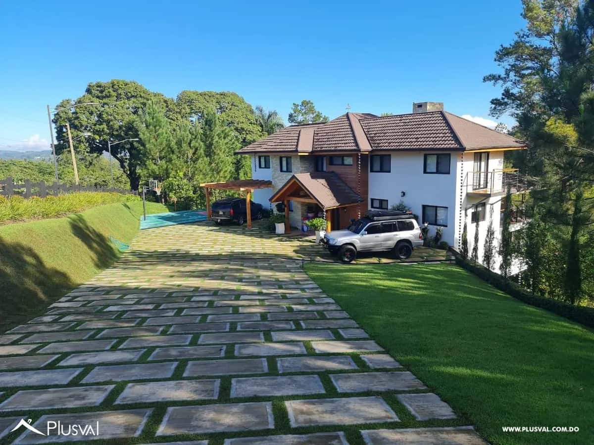 Hermosa villa en las montañas con vistas panorámicas