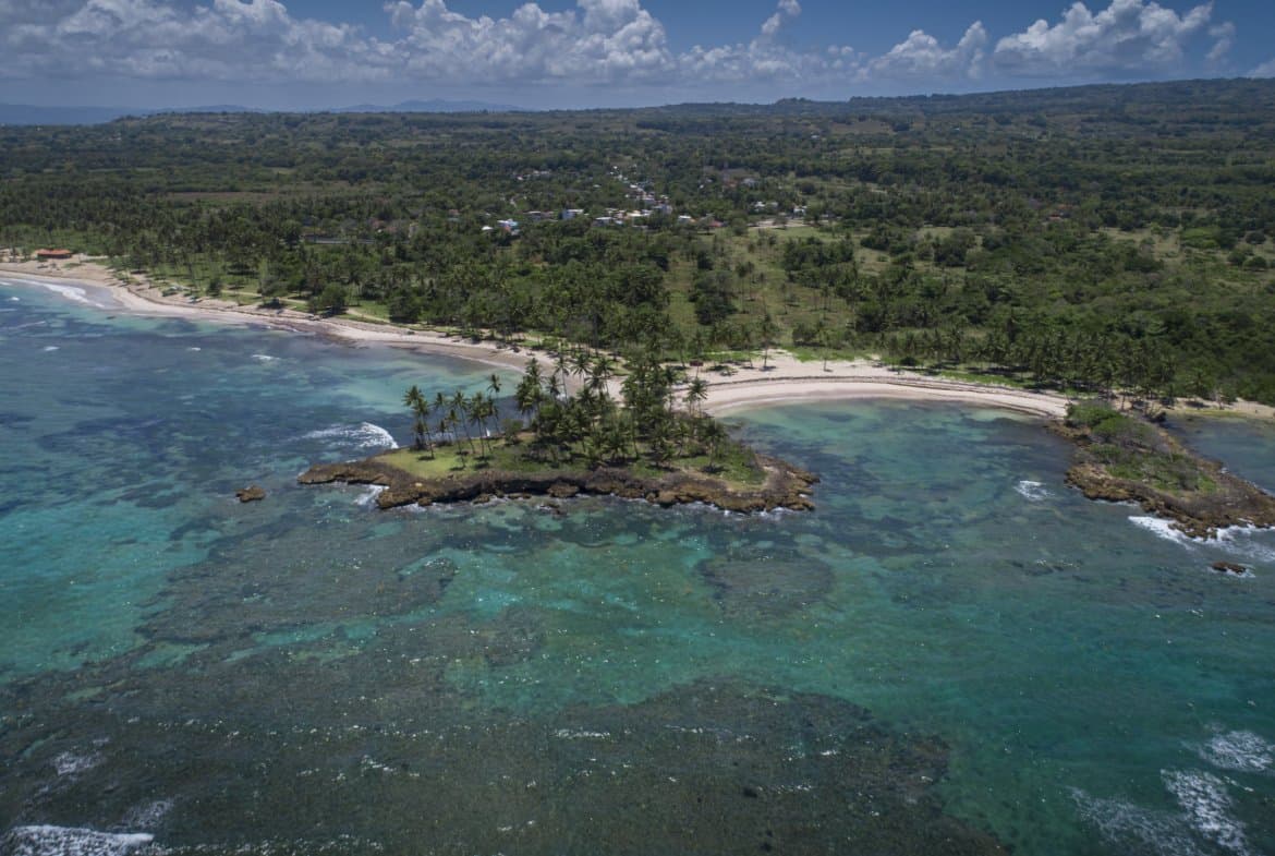 Luxurious Oceanfront Development Property with Marina Potential For Sale - Image 2