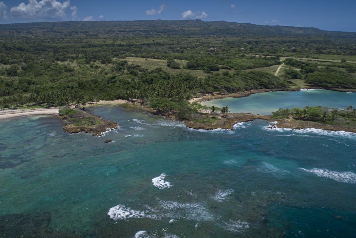 Luxurious Oceanfront Development Property with Marina Potential For Sale - Image 3