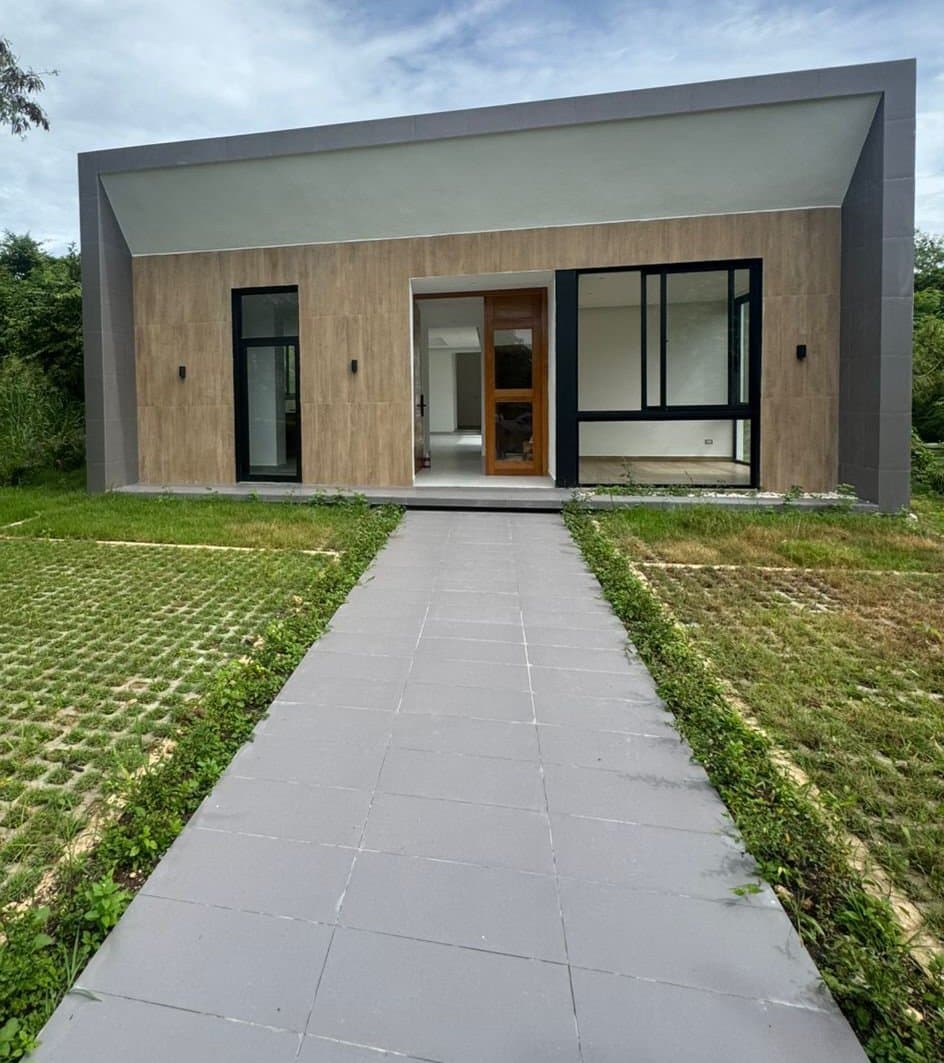 Garden View elegant 4 BR villa move-in ready – Playa Nueva Romana - Image 1
