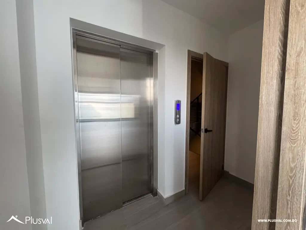 Apartamento de 2 habitaciones en Torre del exclusivo sector La Esmeralda.