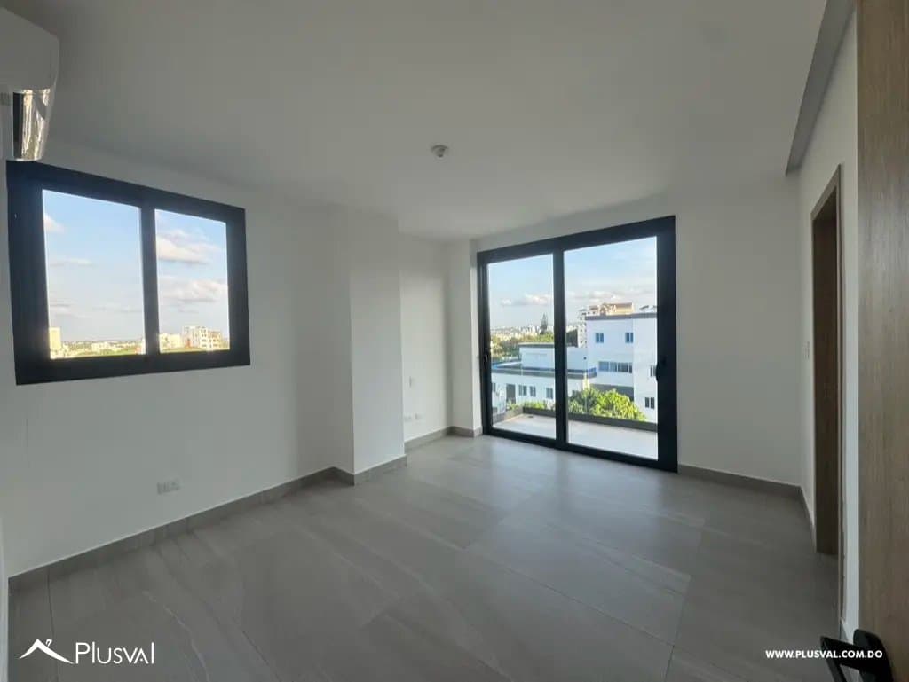 Apartamento de 2 habitaciones en Torre del exclusivo sector La Esmeralda. - Image 2