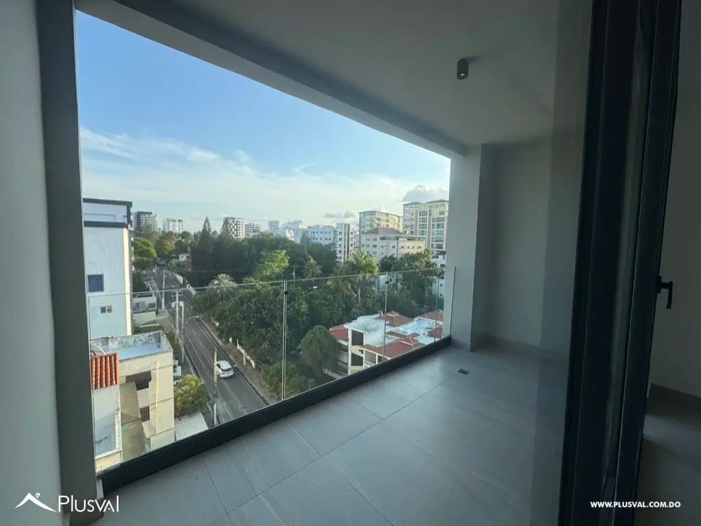 Apartamento de 2 habitaciones en Torre del exclusivo sector La Esmeralda. - Image 3