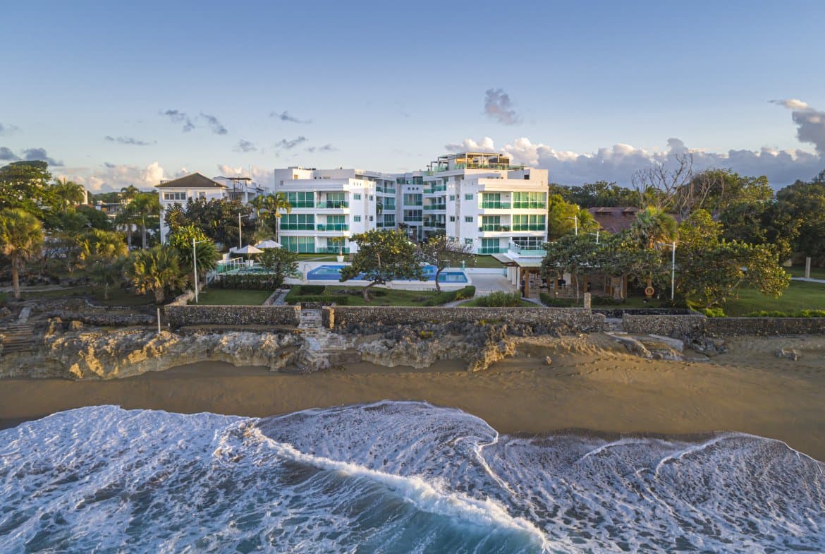 Awesome 3 Bedroom Oceanfront Condo For Sale
