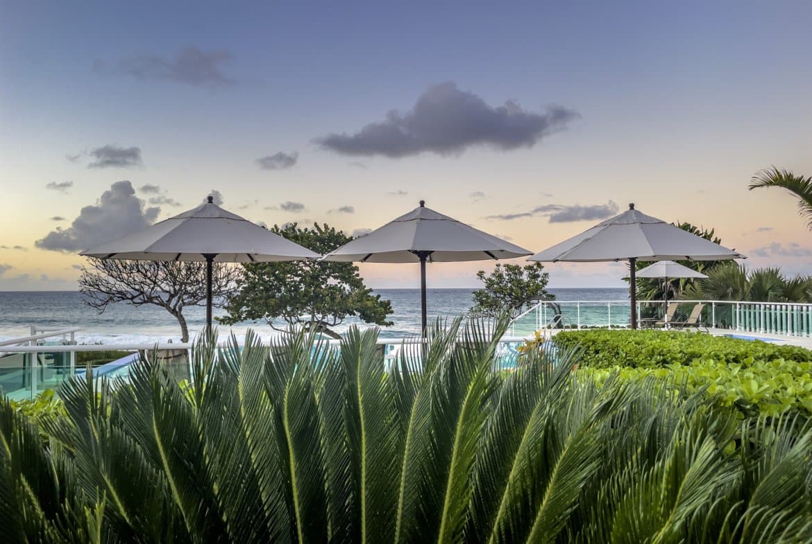 Awesome 3 Bedroom Oceanfront Condo For Sale - Image 3