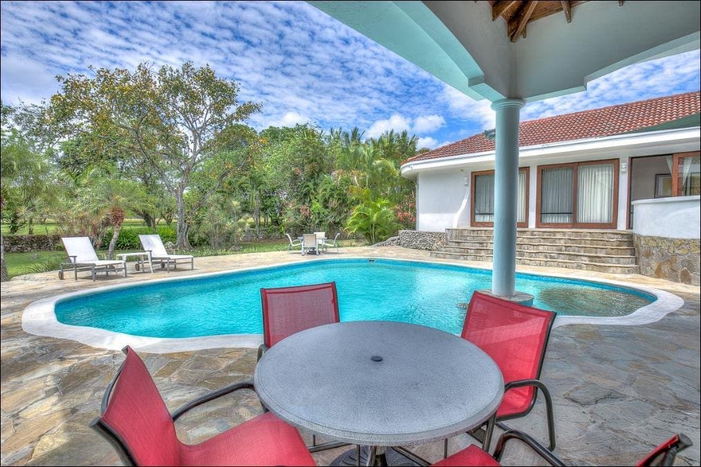 Beautiful Caribbean-style 3 Bed 3 Bath Villa - Image 2