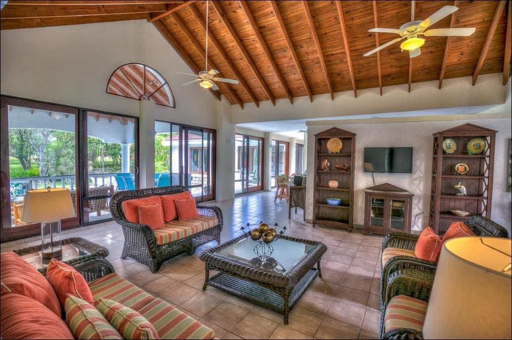 Beautiful Caribbean-style 3 Bed 3 Bath Villa - Image 4