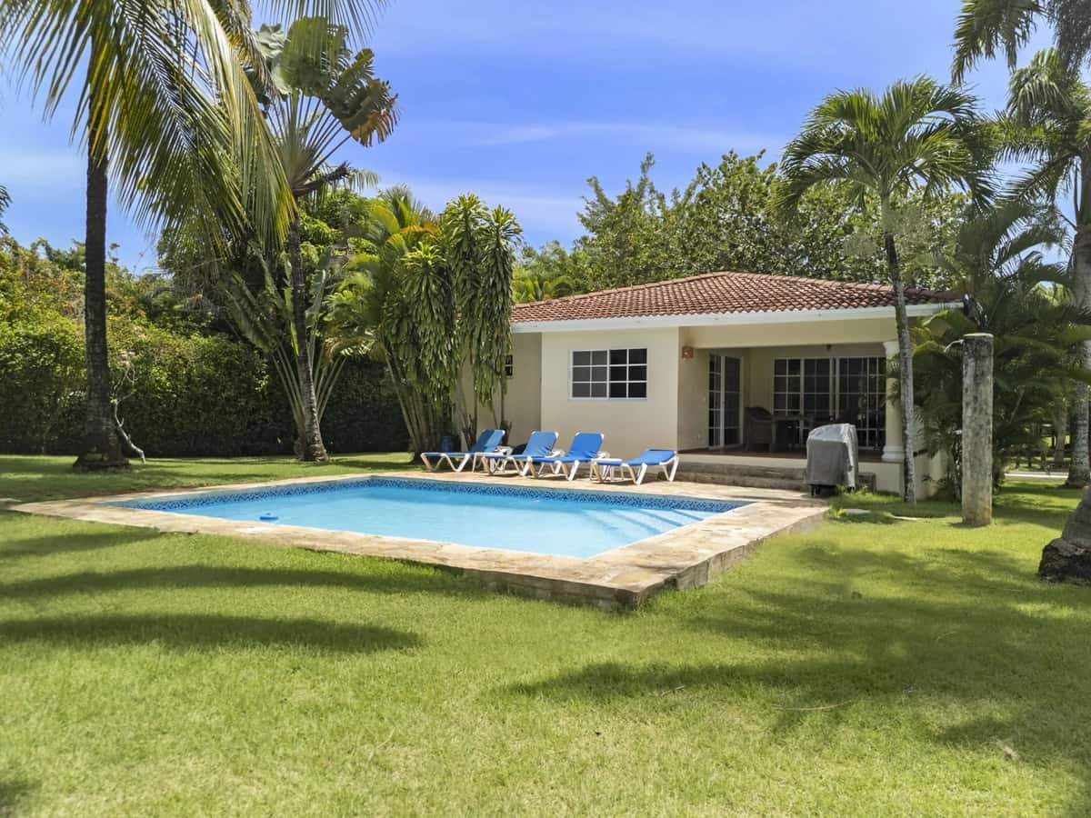 Charming 2-Bedroom Villa with Private Pool, Villa Colibri