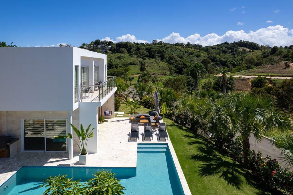 Refined Mountain Villa. Just Minutes from the City Center. (Price down grade from 429 to 399) - Image 2