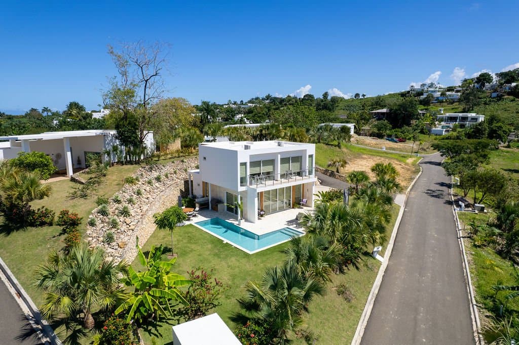 Refined Mountain Villa. Just Minutes from the City Center. (Price down grade from 429 to 399) - Image 3