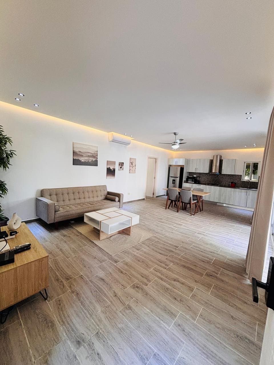 Ground Floor 1 Bed, 2 Bath Condo – Walk to Beach! - Image 4