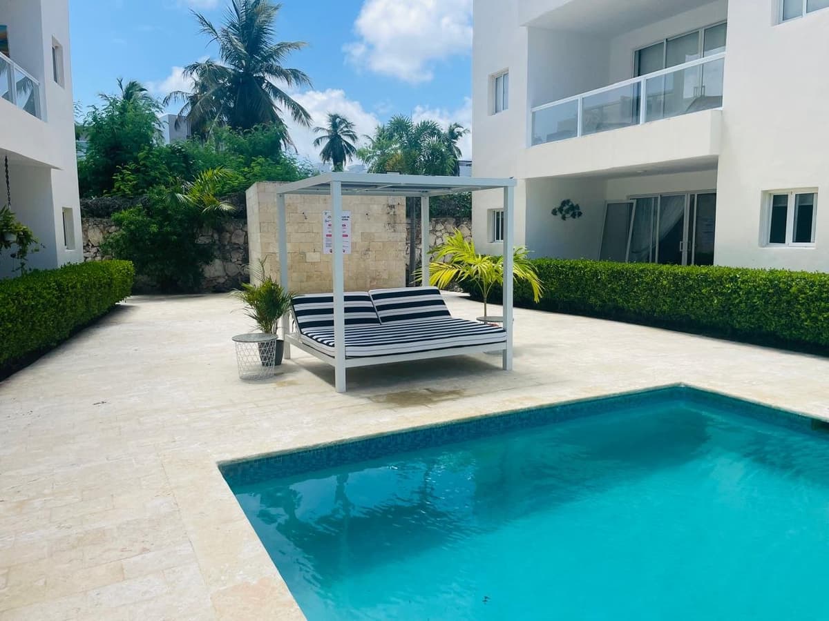 Ground Floor 1 Bed, 2 Bath Condo – Walk to Beach! - Image 2