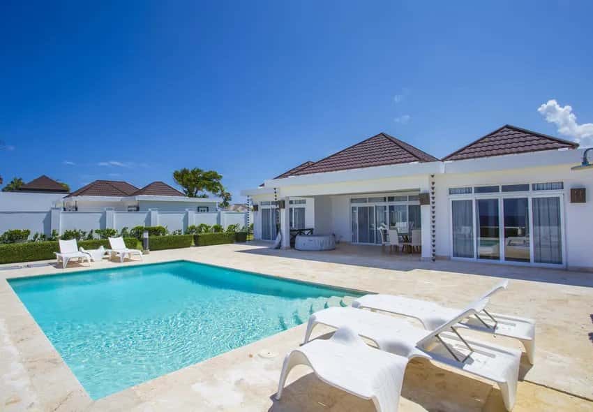 Stunning Oceanfront villa in Ocean Village Deluxe