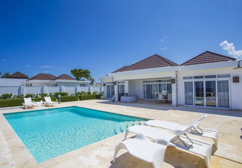 Stunning Oceanfront villa in Ocean Village Deluxe - Image 1
