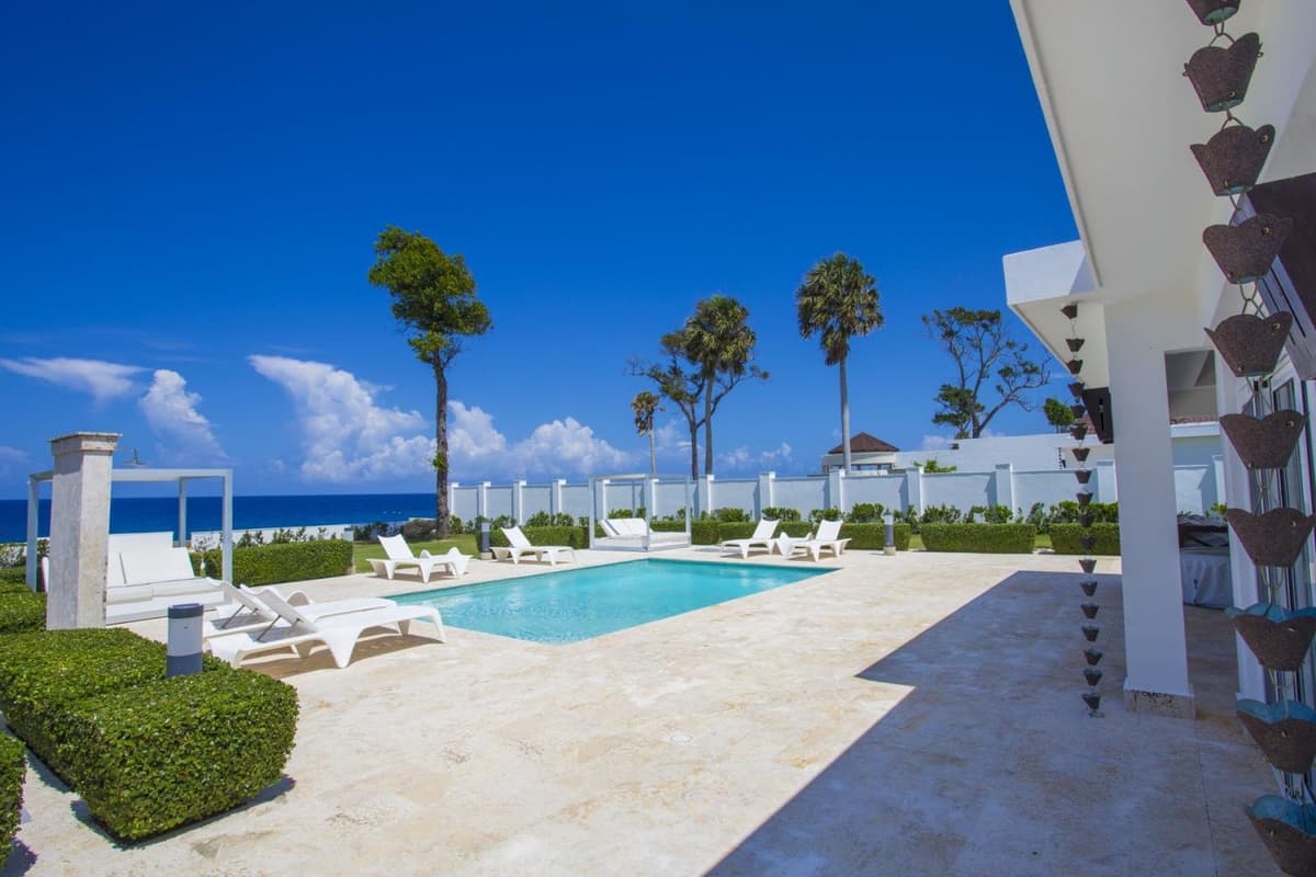 Stunning Oceanfront villa in Ocean Village Deluxe - Image 2