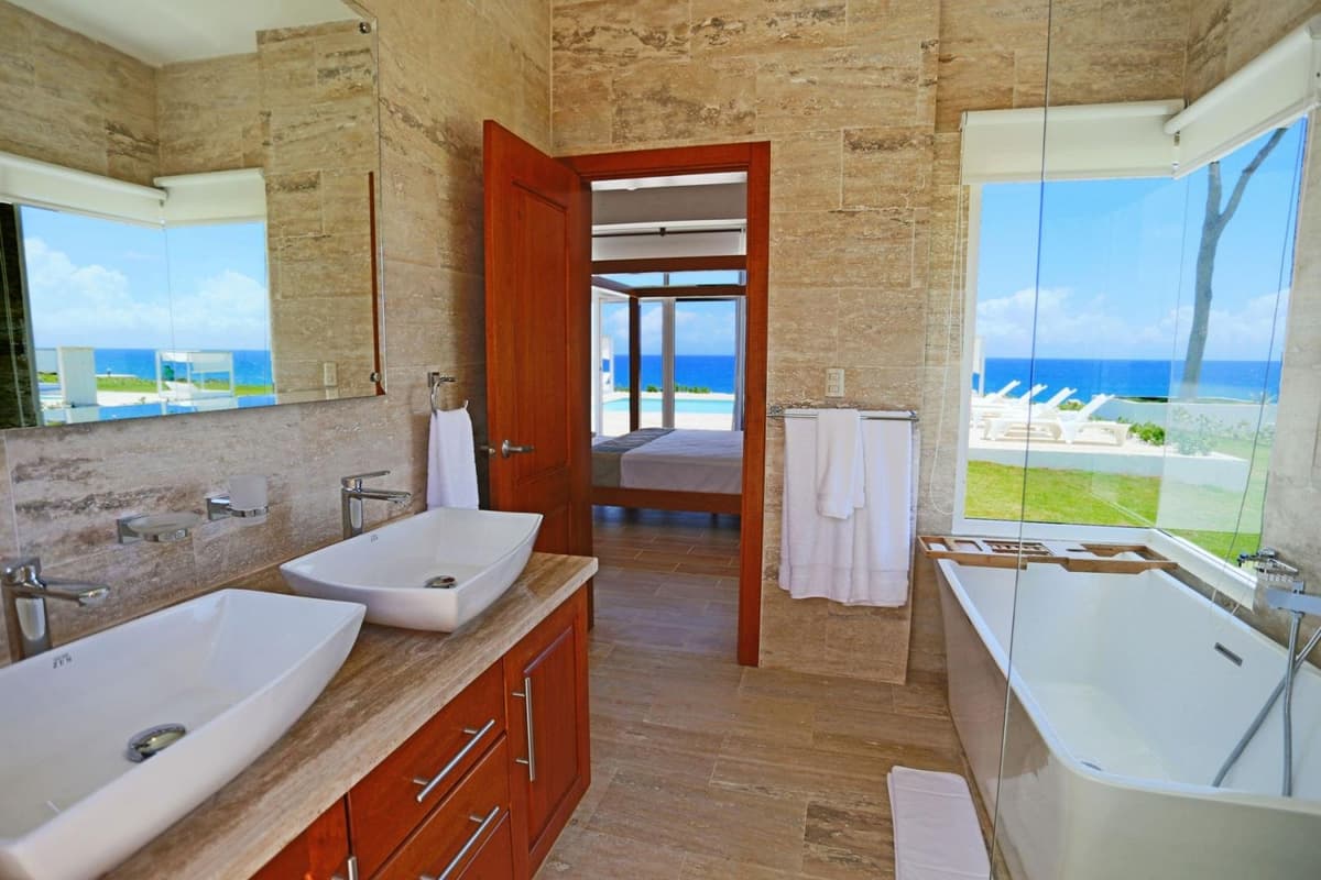 Stunning Oceanfront villa in Ocean Village Deluxe - Image 4