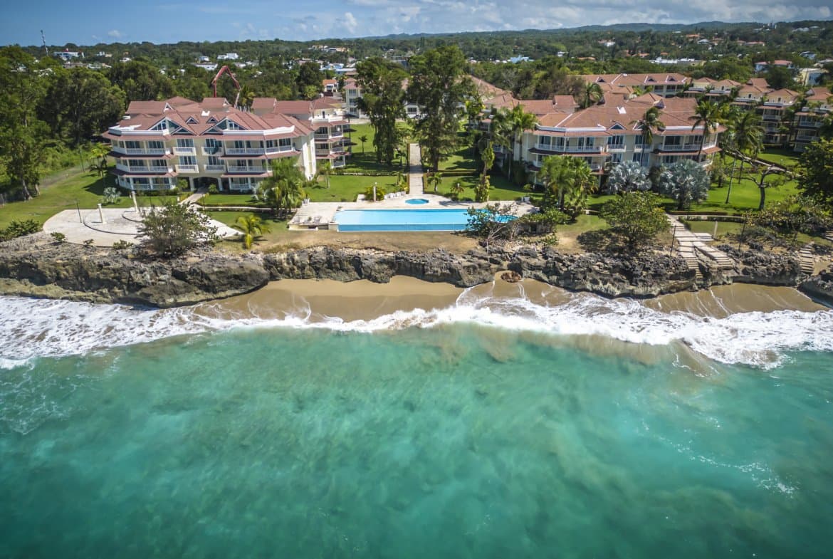 Hispaniola Beach: Stunning 2-Bedroom Oceanfront Condo - Image 2