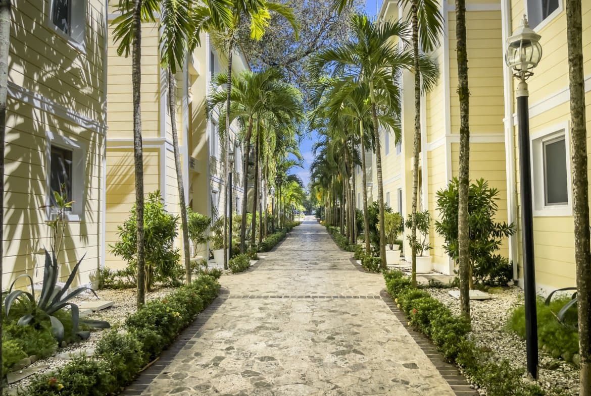 Hispaniola Beach: Stunning 2-Bedroom Oceanfront Condo - Image 4