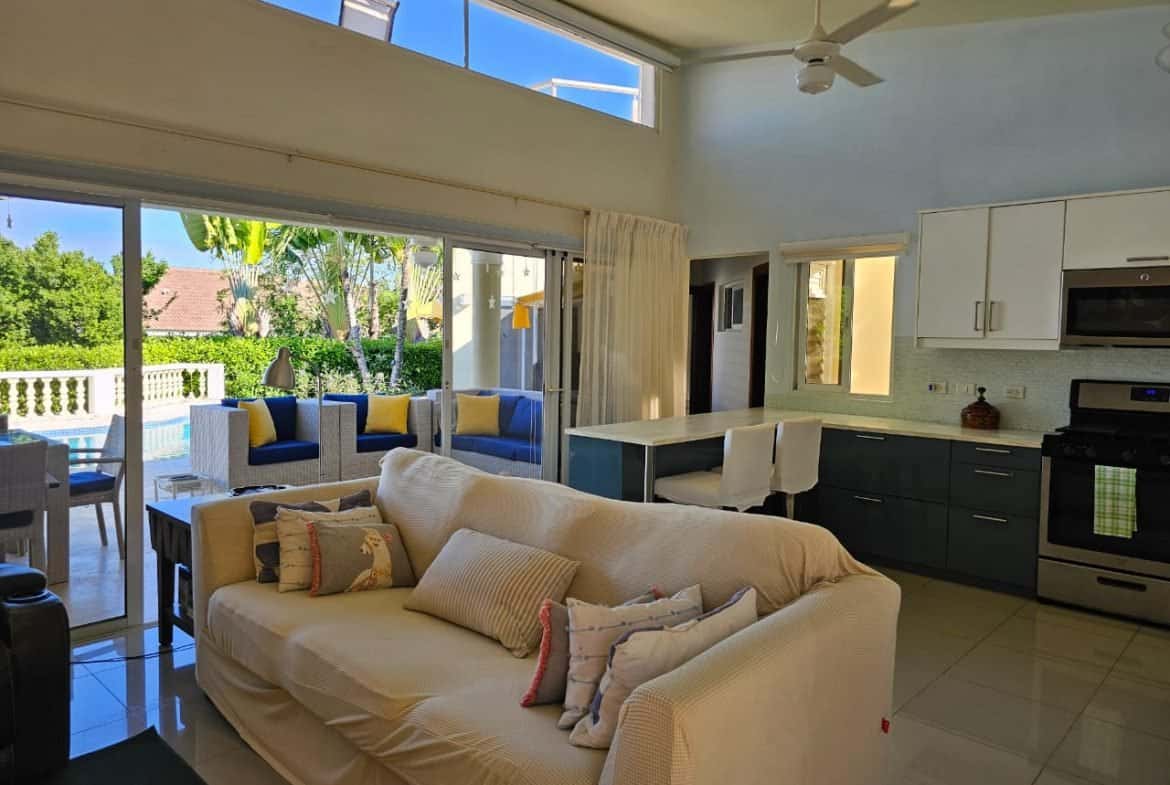 Casa Linda Tropical Retreat: 3BR Main Villa + Independent Guesthouse